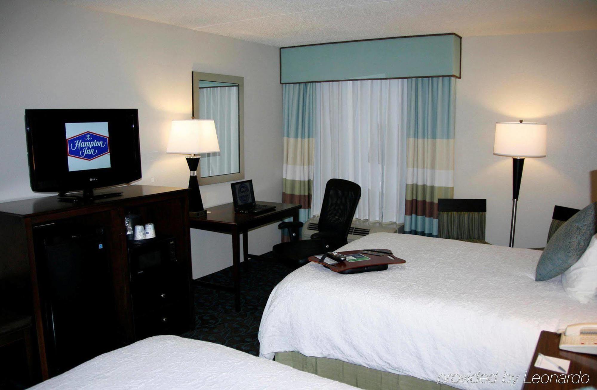 Hampton Inn Portsmouth Central Room photo